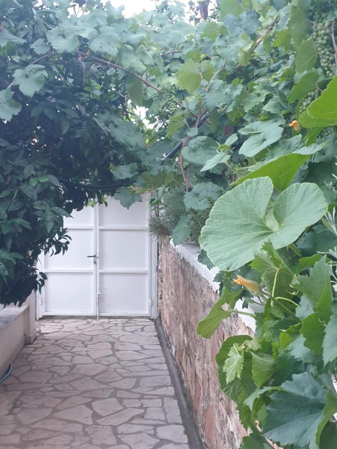 Gasthaus Rosemary House Sarandë Exterior foto