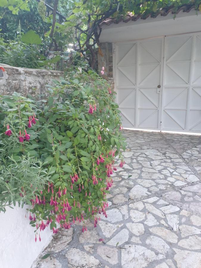 Gasthaus Rosemary House Sarandë Exterior foto