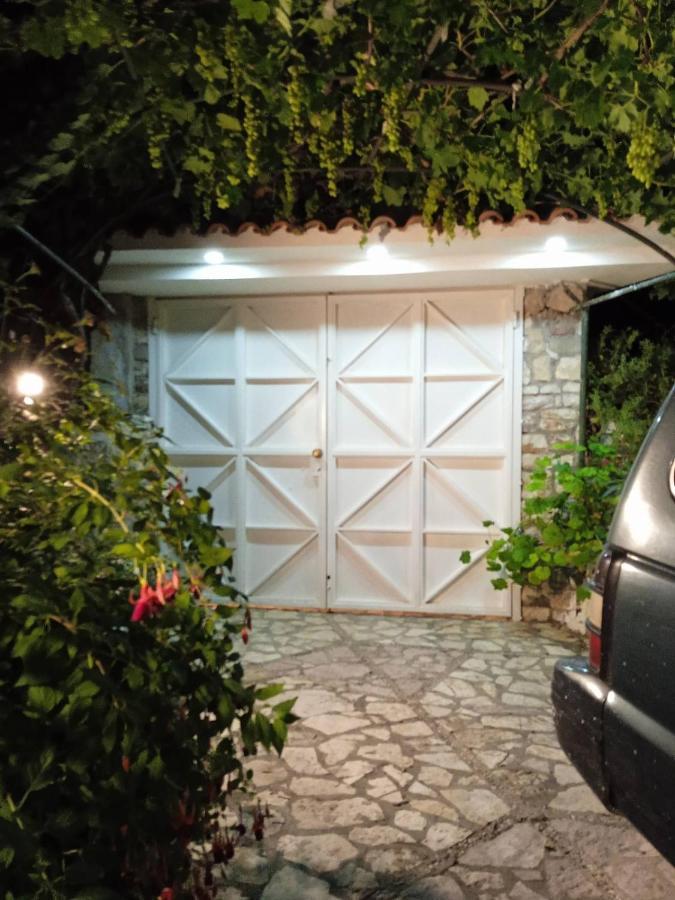 Gasthaus Rosemary House Sarandë Exterior foto